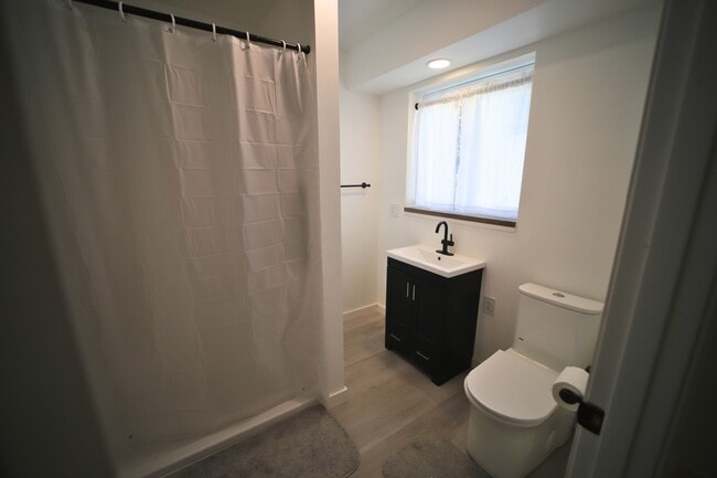 Building Photo - 454 Woodland Dr W