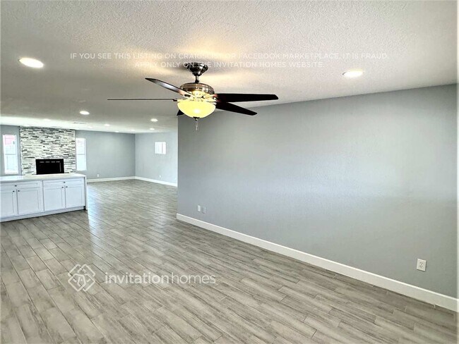 Building Photo - 3017 W Laurel Ln