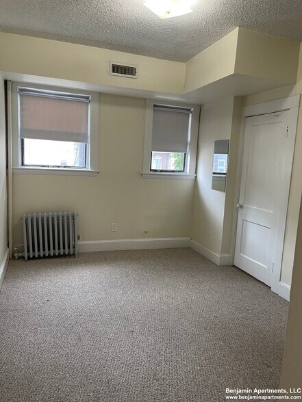 Building Photo - 1487 Beacon St