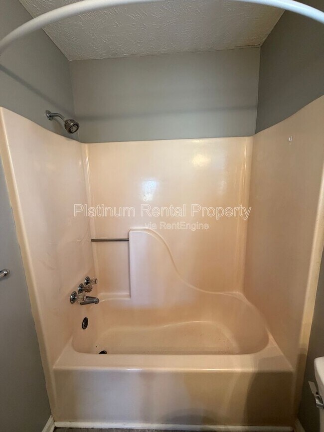 Building Photo - 240 Carter Rd