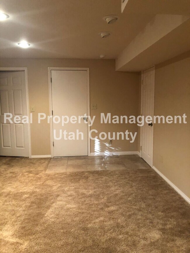 Building Photo - Spacious Lehi Home