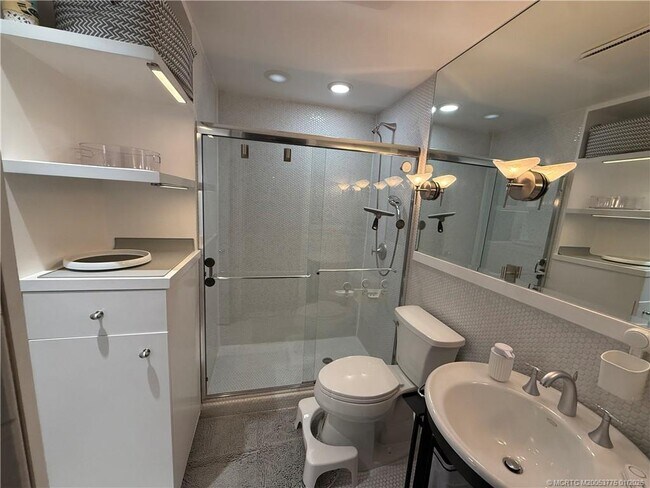 Building Photo - 9960 S Ocean Dr