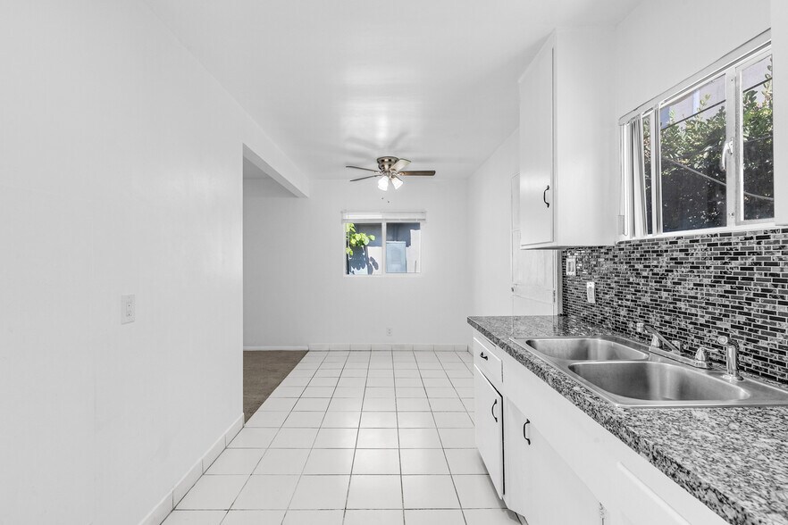 Building Photo - 536 Hyde Park Pl