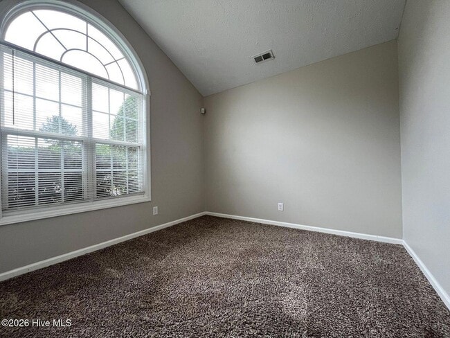 Building Photo - 477 Northwoods Dr