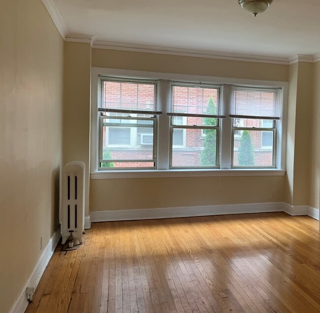 Primary Photo - 1427 W Chase Ave