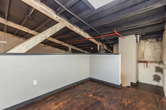 Building Photo - 1813 N Howard St