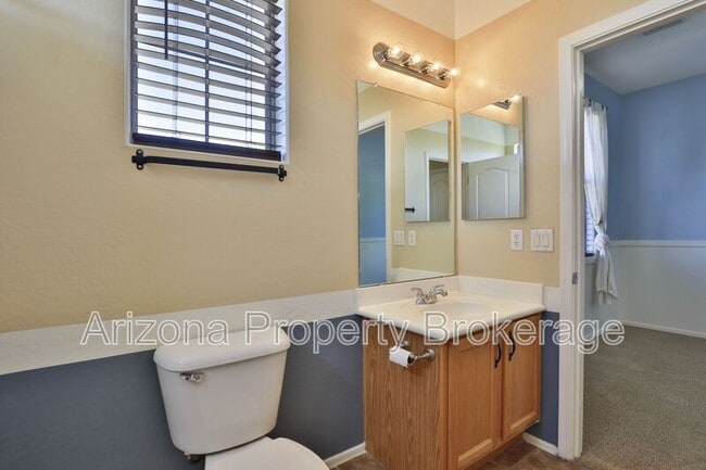 Building Photo - 875 S Porter St