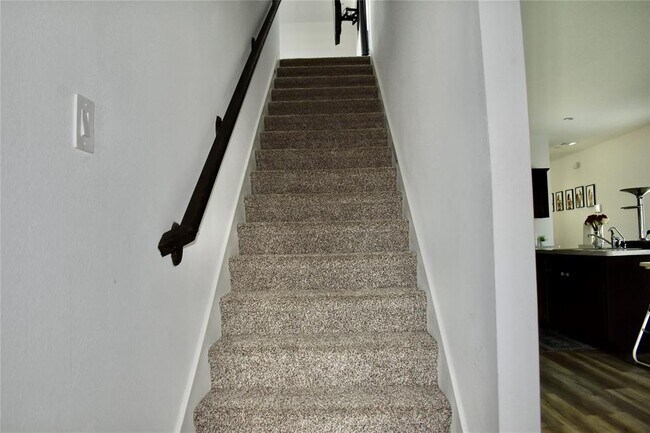 Building Photo - 1811 Legacy Hills Dr