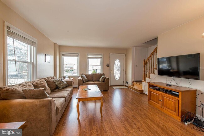 Living - 4211 Elsa Ter