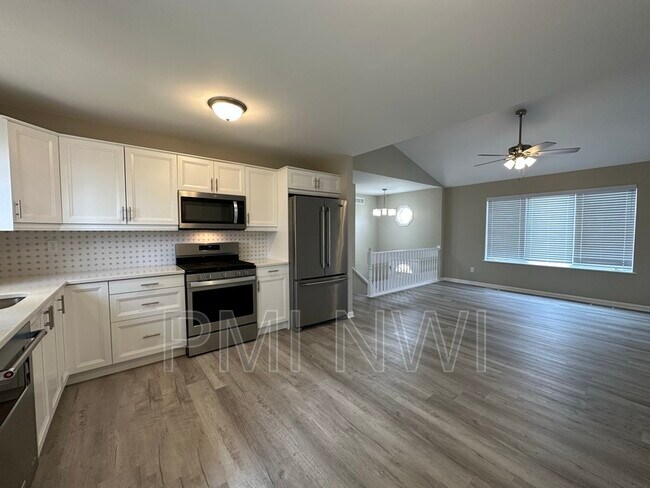 Building Photo - 219 Sandalwood Dr