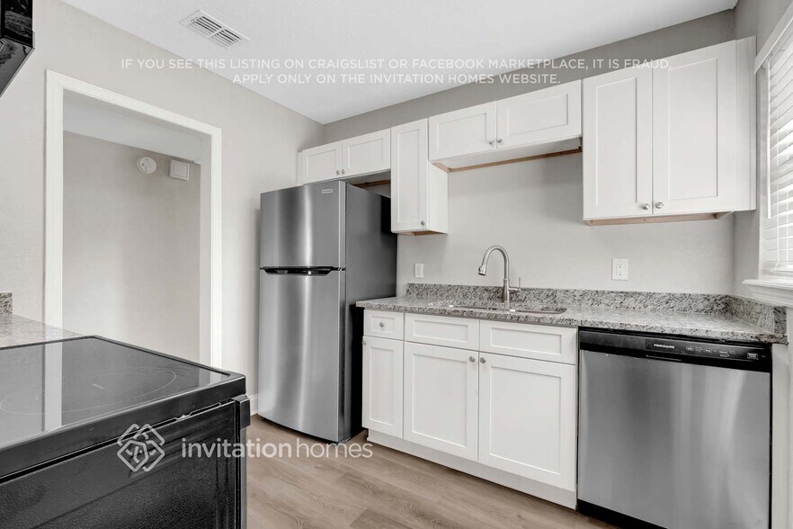 Building Photo - 5750 Cedar Forest Dr N