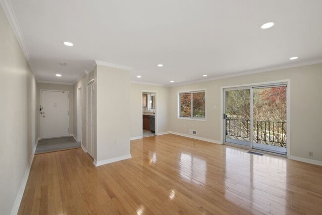 Building Photo - 2BD/2BA- Bethesda Condo in Parkside Community - Utilities Included