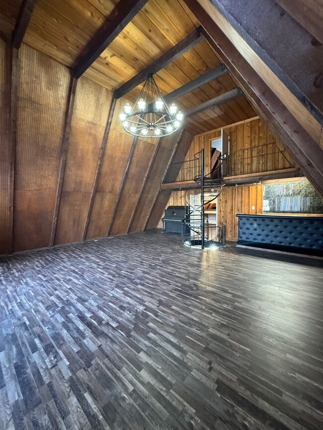 Building Photo - 3938 Cloverdale Rd