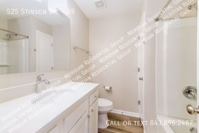 Building Photo - 525 Stinson Dr