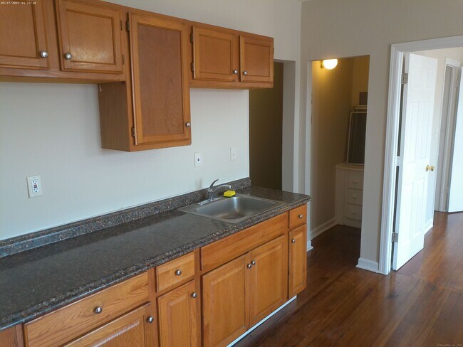 Building Photo - 2343 Barnum Ave