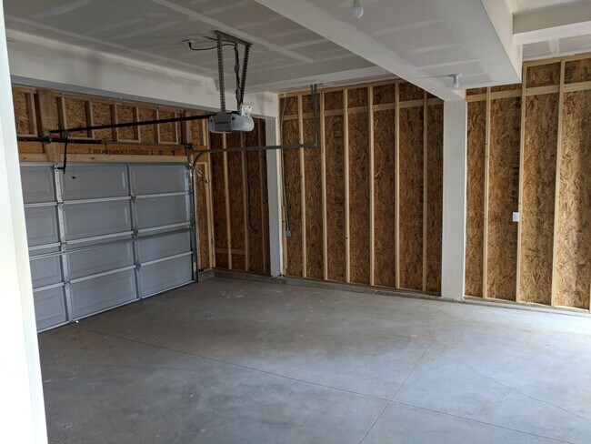 Building Photo - 2168 Lager St