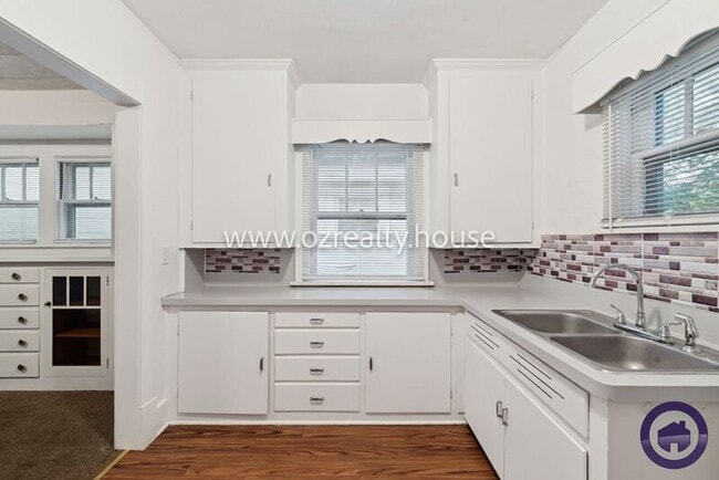 Building Photo - 1727 Berkshire Pl