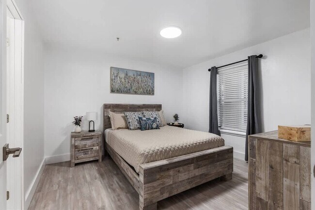 Building Photo - 2360 SW Archer Rd