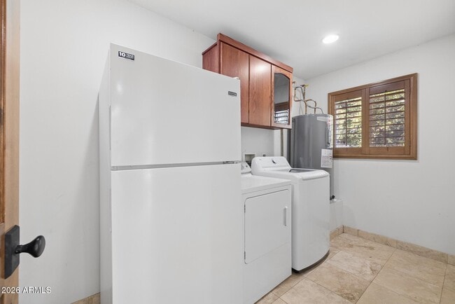 Building Photo - 6332 E Earll Dr