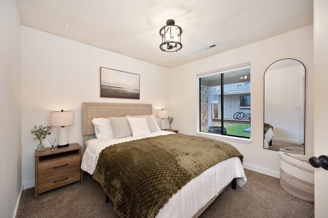 Building Photo - 417 S Dollar St