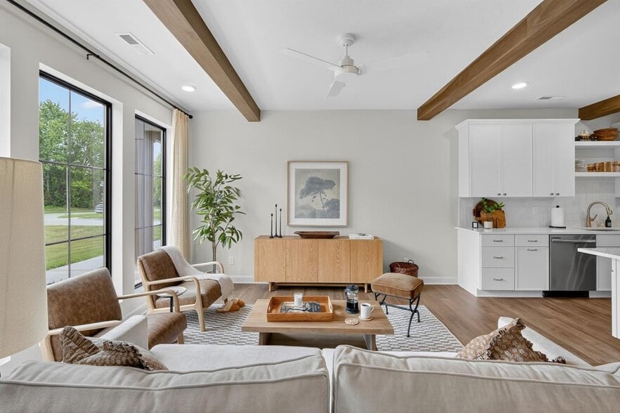 Building Photo - 933 Prime St