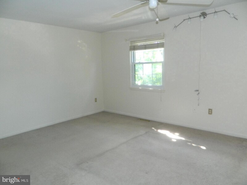 Building Photo - 17 Theo Ln