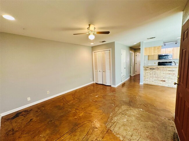 Building Photo - 3428 Willowrun Dr