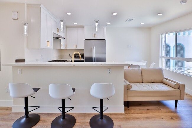 Interior Photo - 1118 W 37th Dr