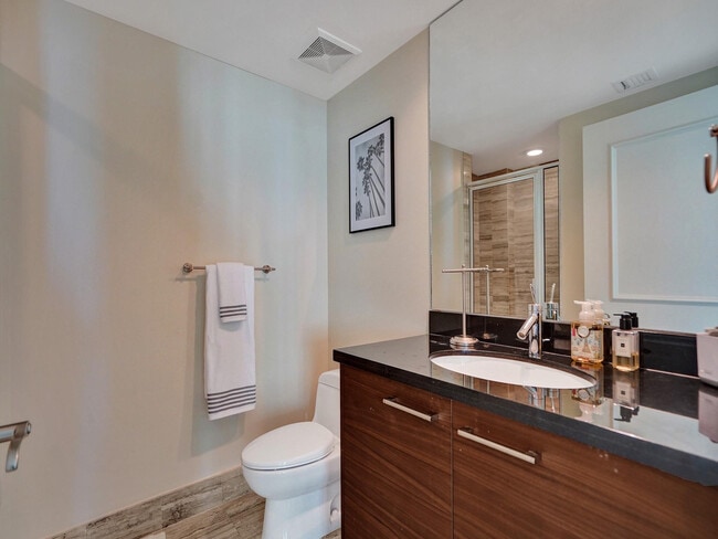 Building Photo - 101 S Fort Lauderdale Beach Blvd