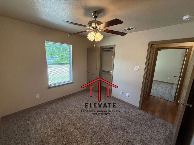 Building Photo - 208 Stewart Bend Ct