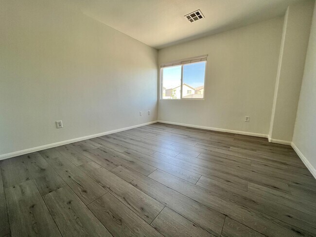 Building Photo - 653 Orbiter Ln