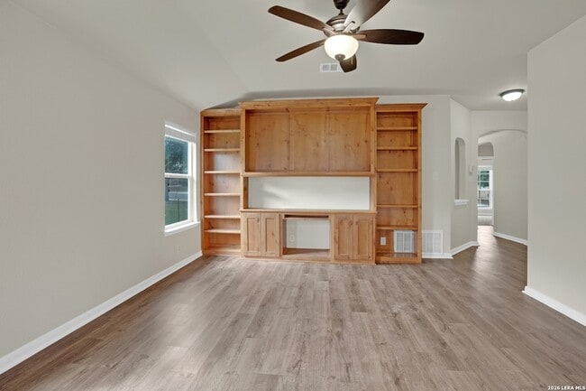 Building Photo - 226 Goldenrod Dr