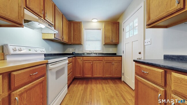 Building Photo - 107 Chestnut St