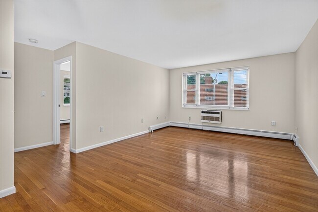 Building Photo - 190 Mt Auburn St