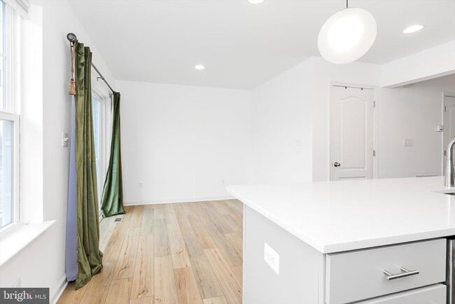 Building Photo - 18 Needle Ct