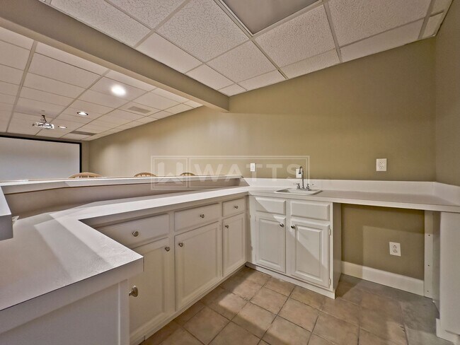 Building Photo - 4 Bedroom, 4.5 Bath Home in Heart of Hoover