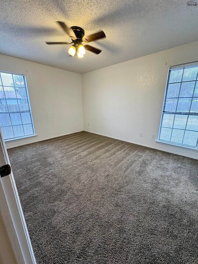 Building Photo - 4644 Fairway Blvd