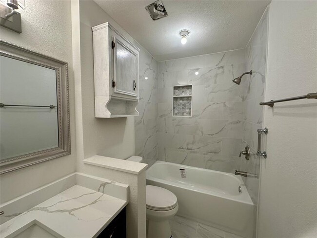 Building Photo - 1126 Ravenscourt Dr