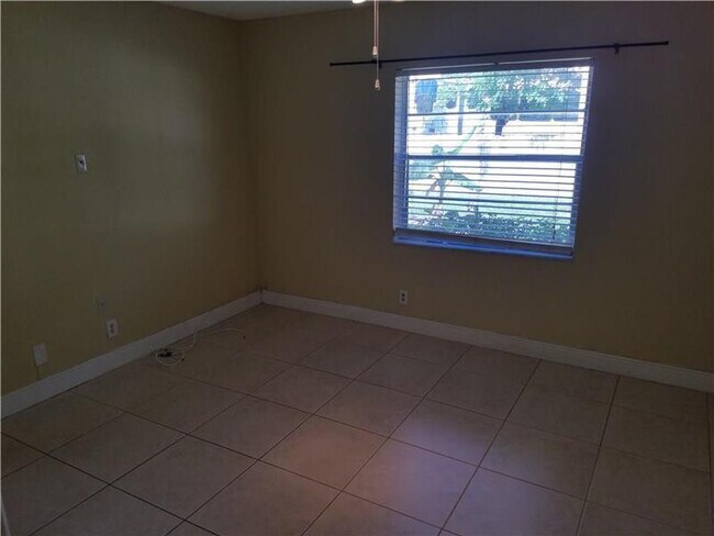 Building Photo - 8750 Royal Palm Blvd