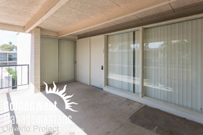 Building Photo - 910 E Marlette Ave