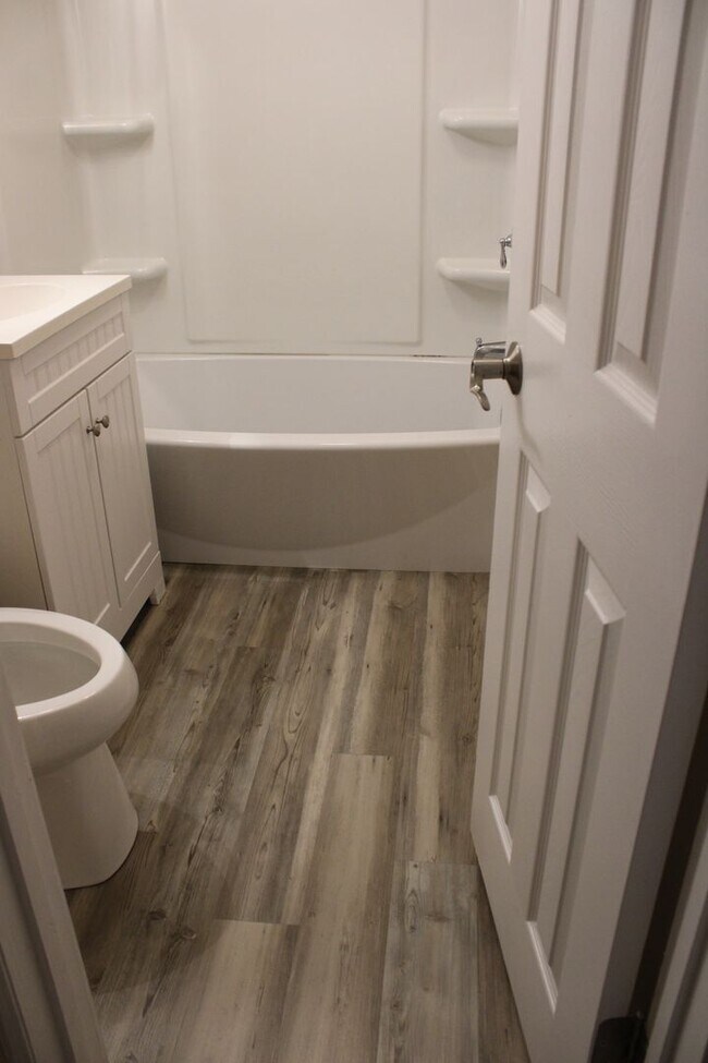 Building Photo - Fountain Place - 2BD/1BA ready for FALL 2026 move in!