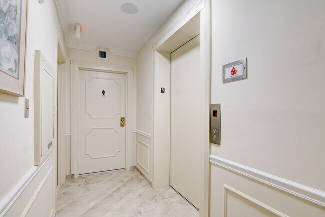 Building Photo - 4301 N Ocean Blvd