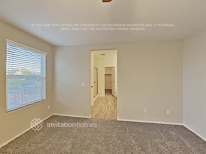 Building Photo - 894 E Daniella Dr
