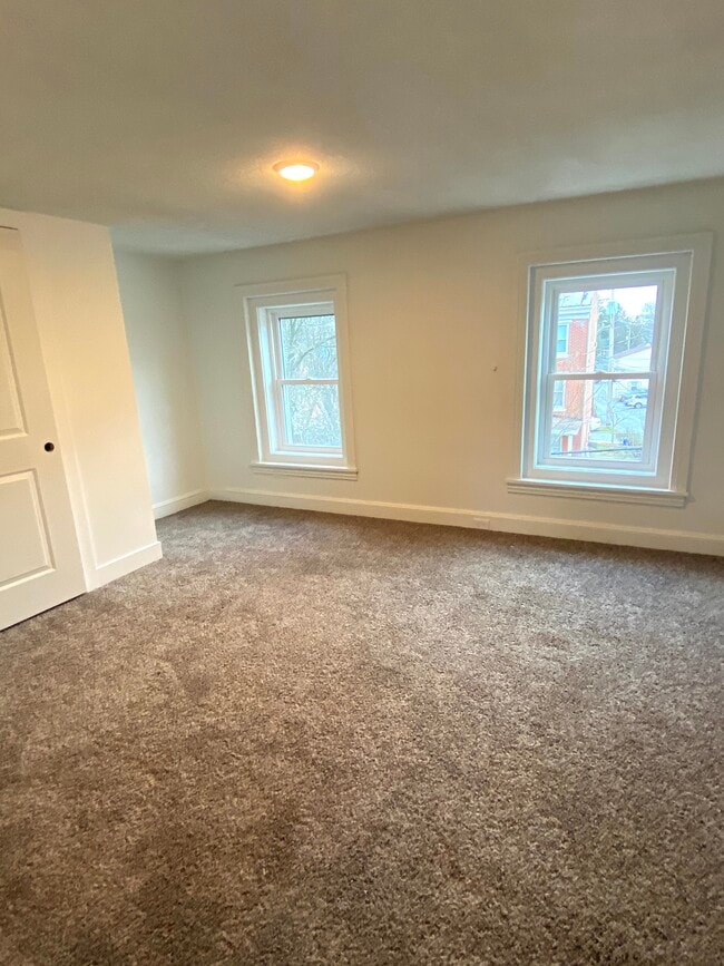 Building Photo - 123 Magnolia St