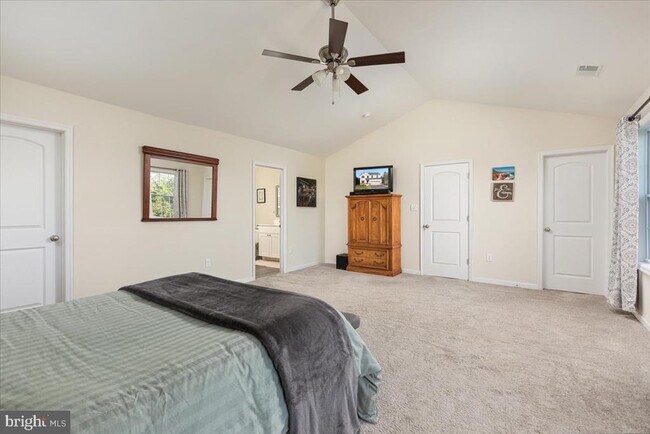 Building Photo - 321 Whispering Echos Dr