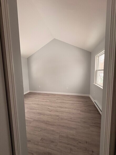 Building Photo - 66 Sea View Ave