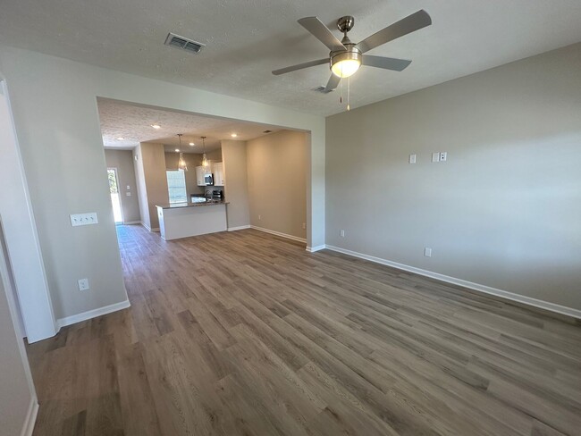 Building Photo - BRAND NEW 4 Bed 3 Bath Townhome Near The H...