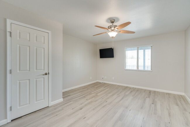 Building Photo - 6842 N Camino de las Brisas