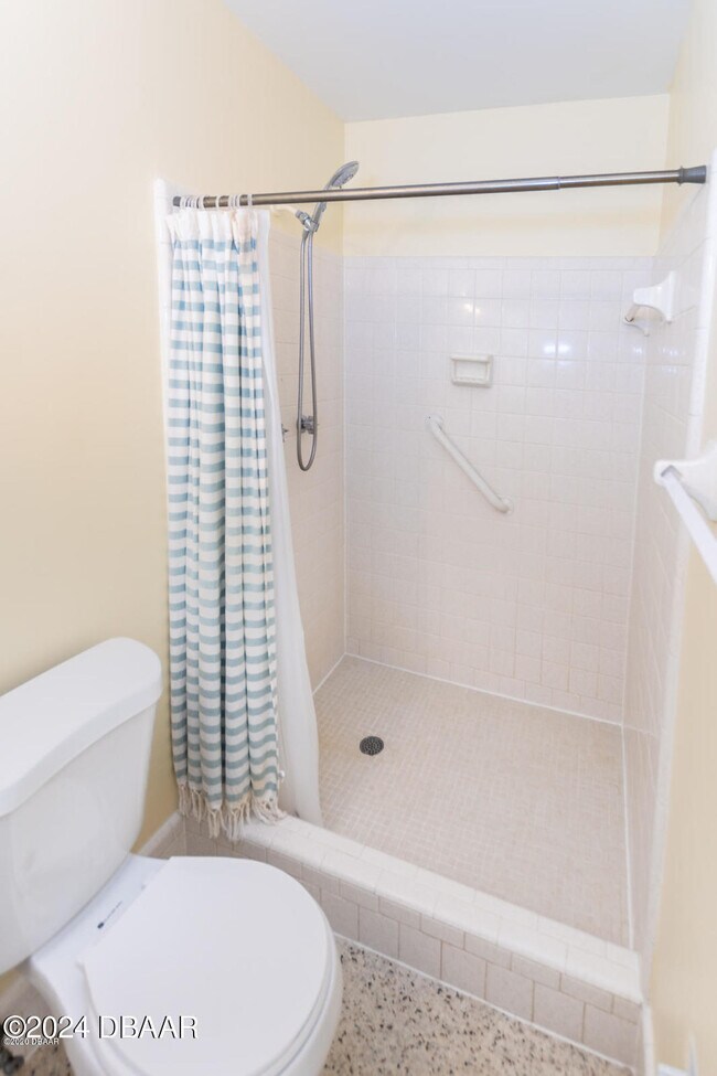 Building Photo - 136 Valencia Dr