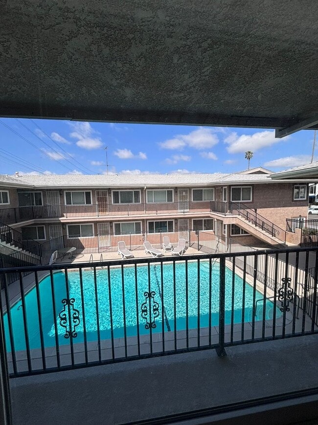 Building Photo - Spacious Beautiful North Park 1 Bed / 1 Bath with Pool